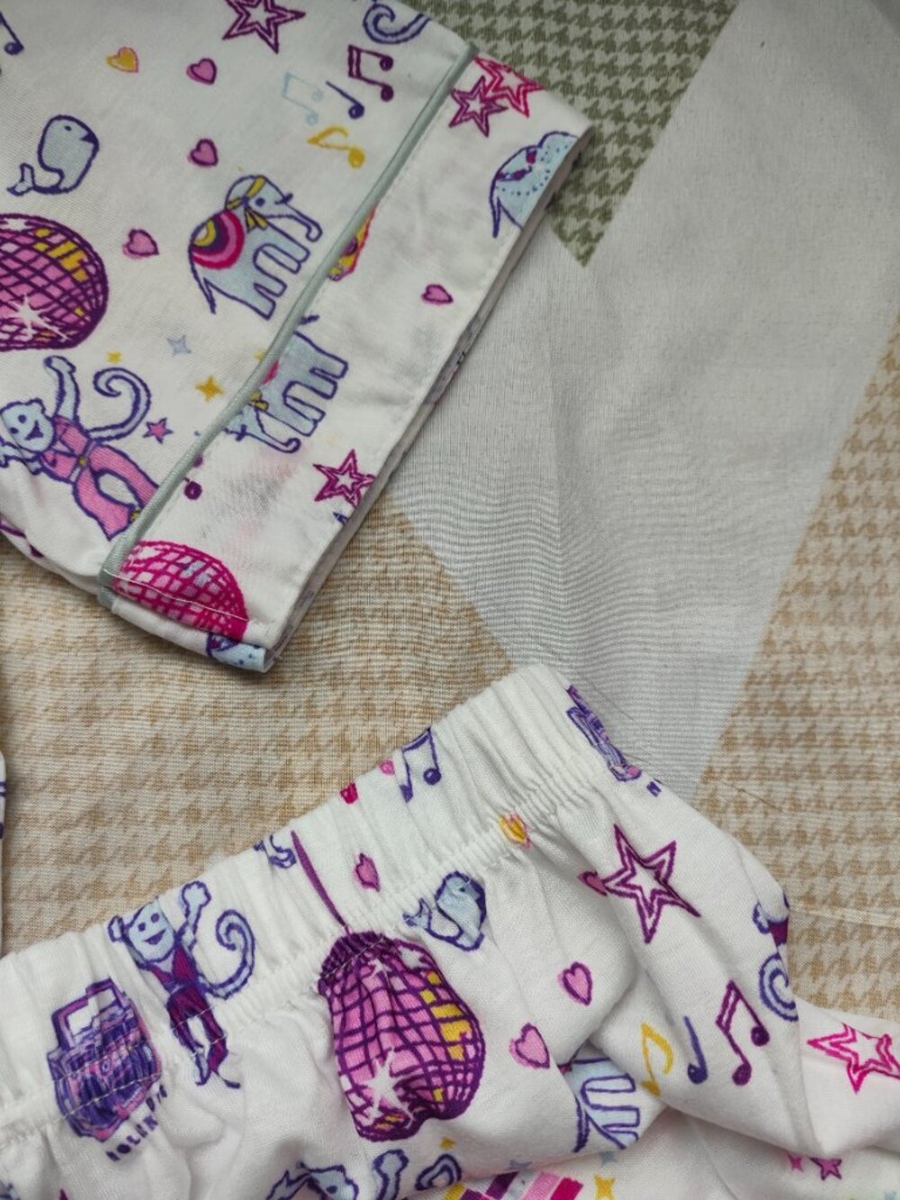 Roller Rabbit Cartoon Print Pajama Set - Picture 4 of 8